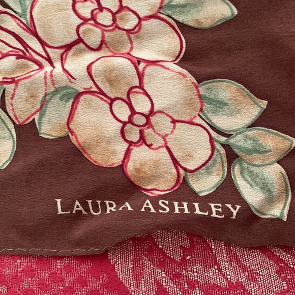 Vintage signed Laura Ashley small silk floral square scarf 20” brown tone - Picture 3 of 7
